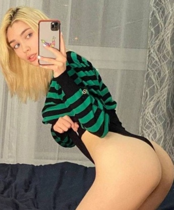 Горячая и сексуальная брюнетка готова исполнить все твои сокровенные желания. Я создана для того, чтобы удовлетворять тебя. Приезжай ко мне или пригласи меня к себе, и мы погрузимся в мир сладких удовольствий! 8002, 20 лет